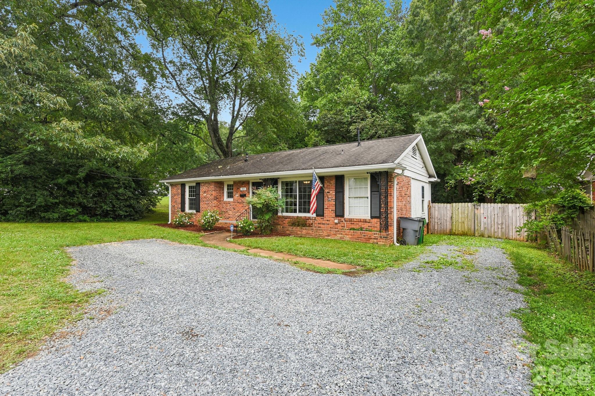 933 Clanton Road Charlotte, NC 28217 - Photo 2 of 25