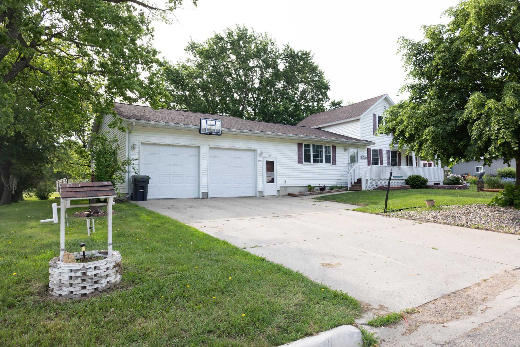 104 Indiana Avenue Adrian, MN 56110 - Photo 3 of 48