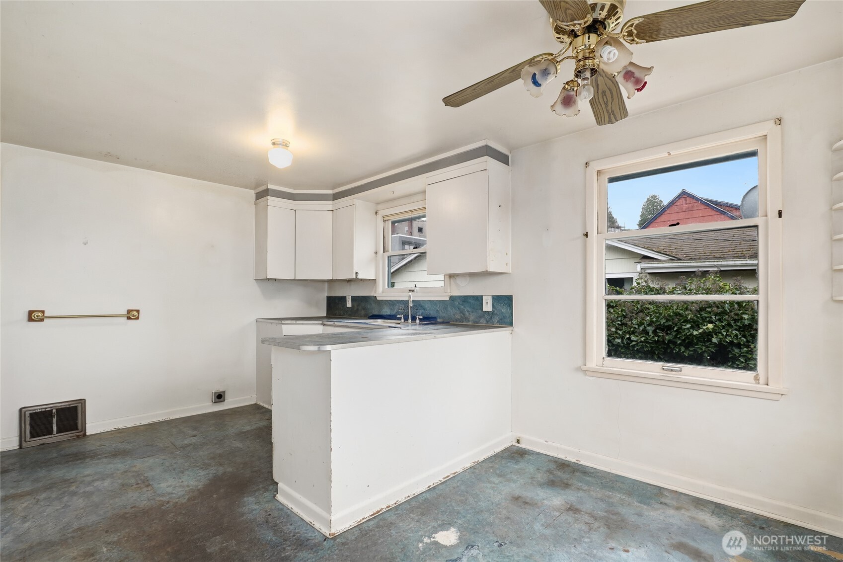 7115 44th Avenue Southwest Seattle, WA 98136 - Photo 8 of 25
