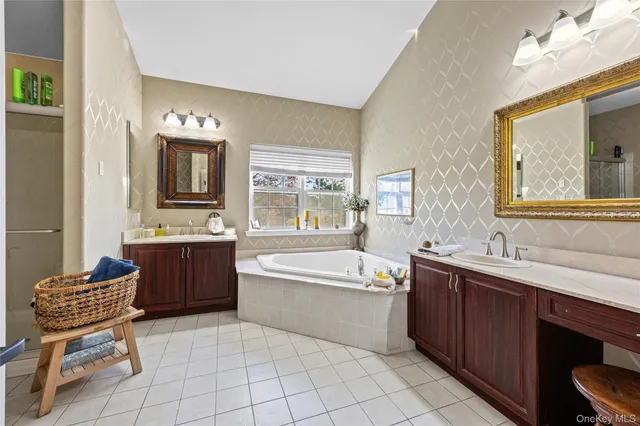 $1,199,996 | 38 Hamlet Drive, Mount Sinai, NY 11766