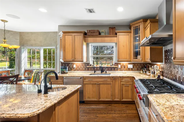 $1,199,996 | 38 Hamlet Drive, Mount Sinai, NY 11766