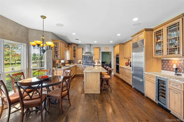 $1,199,996 | 38 Hamlet Drive, Mount Sinai, NY 11766