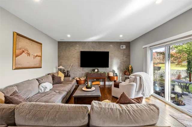 $1,199,996 | 38 Hamlet Drive, Mount Sinai, NY 11766