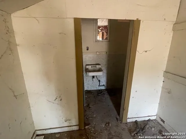 $59,900 | 623 Sanchez Street, Pleasanton, TX 78064