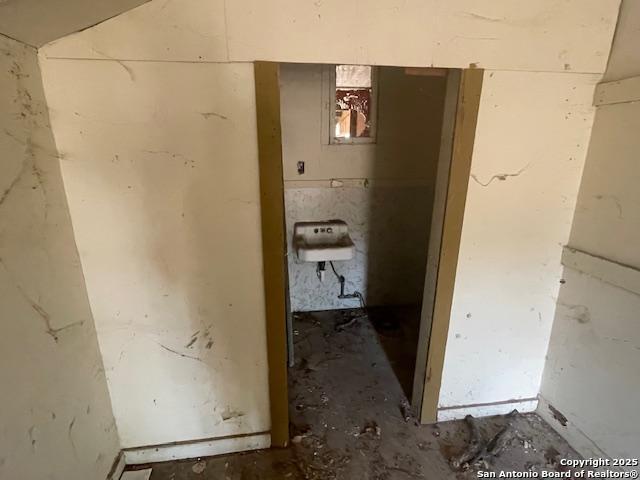 623 Sanchez Street Pleasanton, TX 78064 - Photo 11 of 16