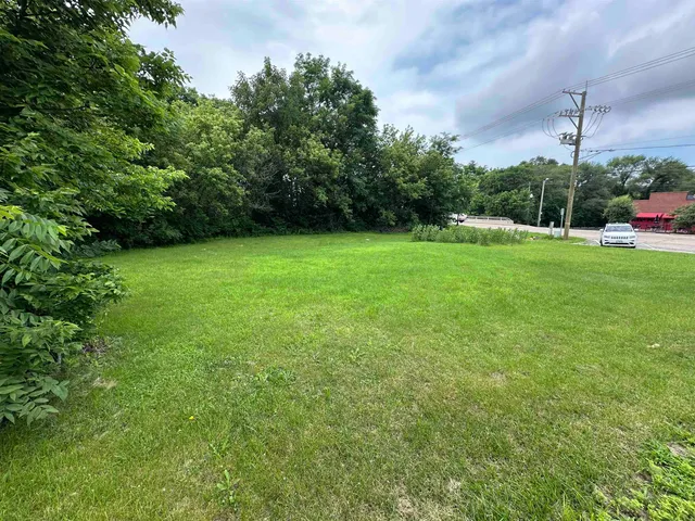 $100,000 | 10683 Main Street, Roscoe, IL 61073