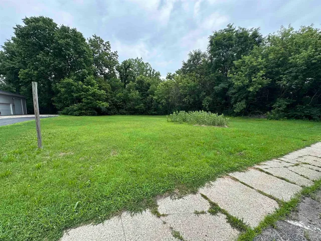 $100,000 | 10683 Main Street, Roscoe, IL 61073