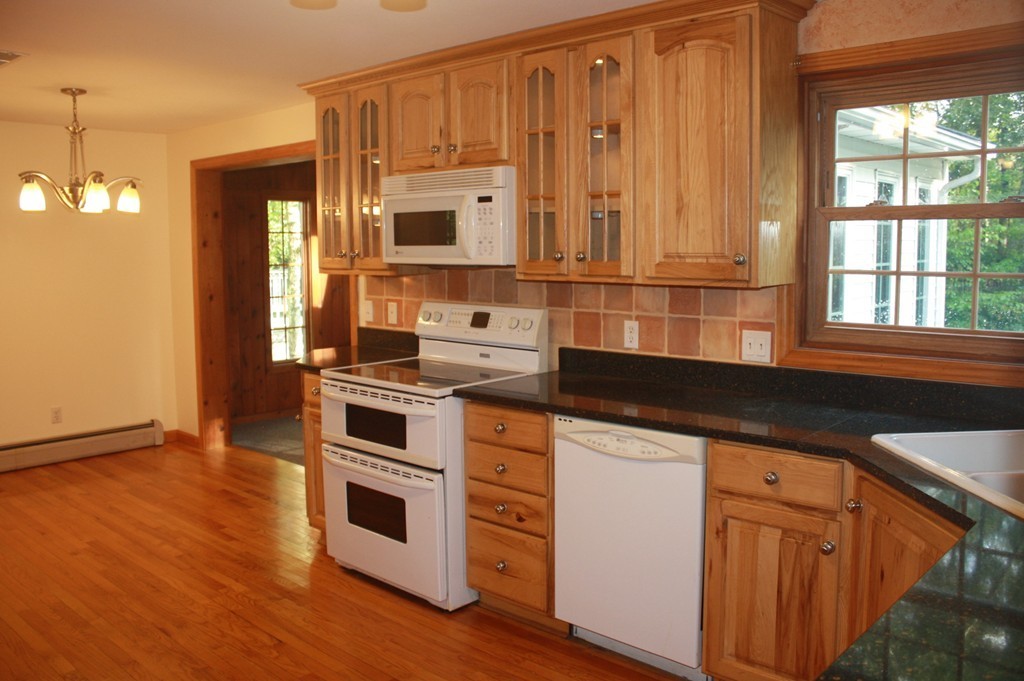 108 Blue Meadow Road Belchertown, MA 01007 - Photo 4 of 26 Gallery Image 4
