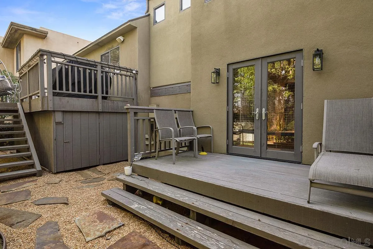 13613 Mar Scenic Drive Del Mar, CA 92014 - Photo 39 of 46 a reading room with wooden floor
