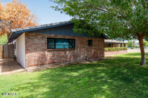 9001 North 13th Avenue Phoenix, AZ 85021 - Photo 4 of 25 a front view of a house with a yard