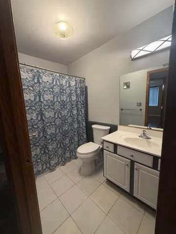 $1,550 | 3911 Fort Street, Unit 114, Trenton, MI 48183
