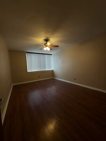 $1,300 | 3911 Fort Street, Unit 114, Trenton, MI 48183