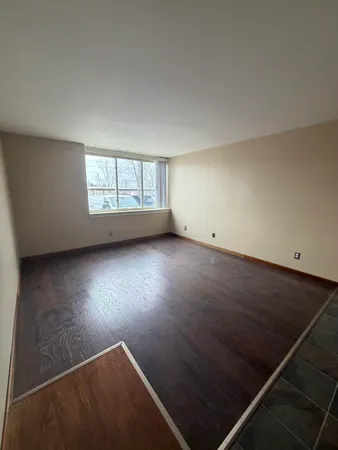 $1,300 | 3911 Fort Street, Unit 114, Trenton, MI 48183