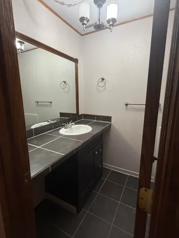 $1,550 | 3911 Fort Street, Unit 114, Trenton, MI 48183