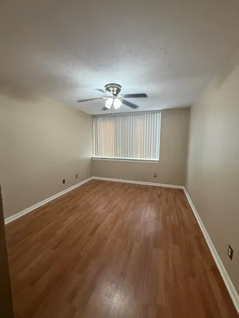 $1,300 | 3911 Fort Street, Unit 114, Trenton, MI 48183