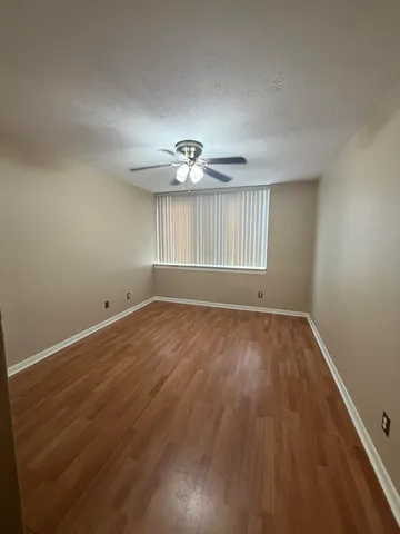 $1,550 | 3911 Fort Street, Unit 114, Trenton, MI 48183