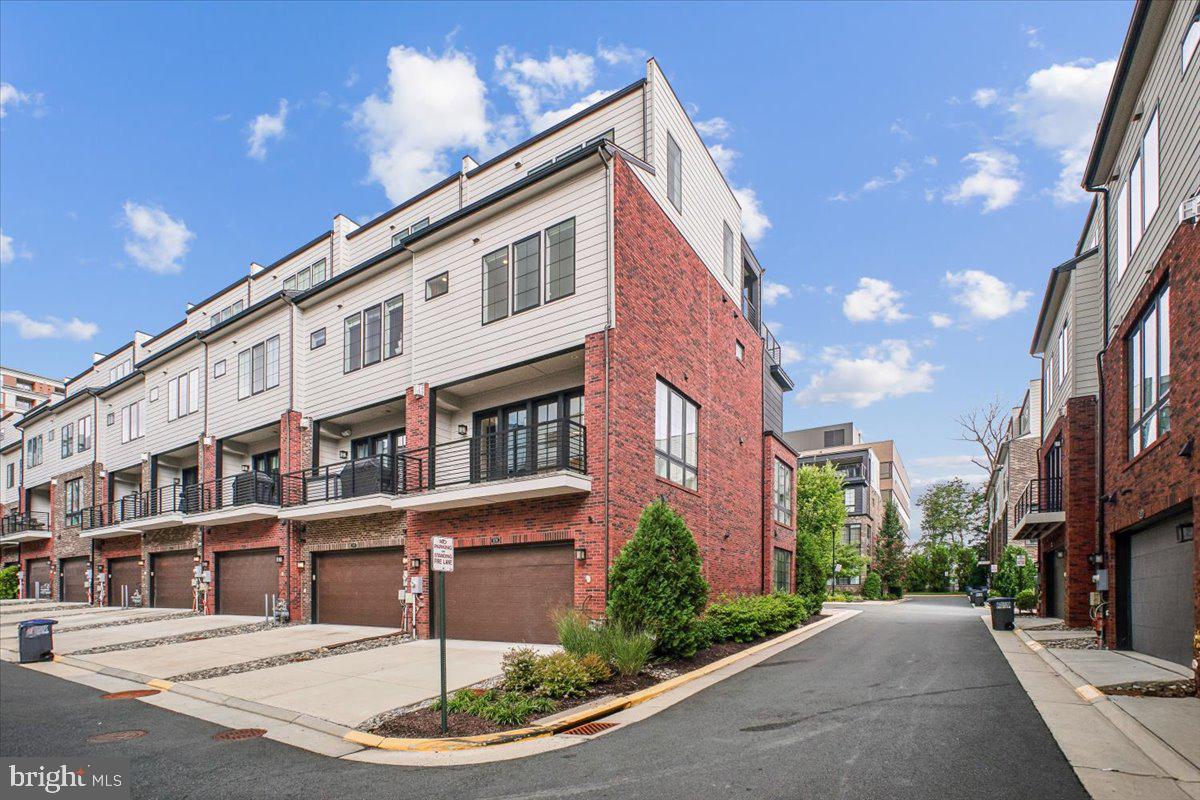 11711 Paysons Way Reston, VA 20191 - Photo 58 of 64 Exterior Rear