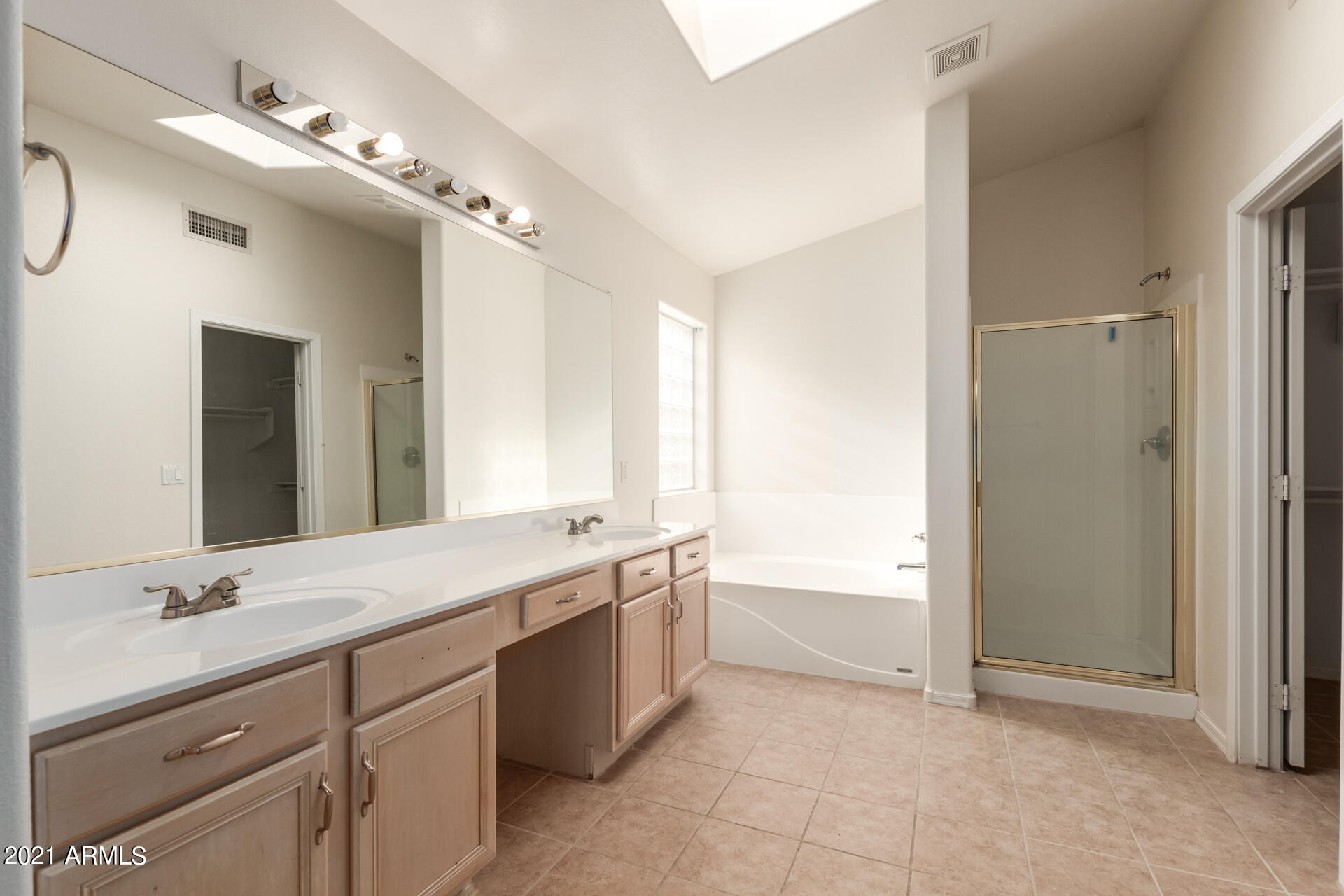 10801 West Almeria Road Avondale, AZ 85392 - Photo 14 of 29 14 - Almeria