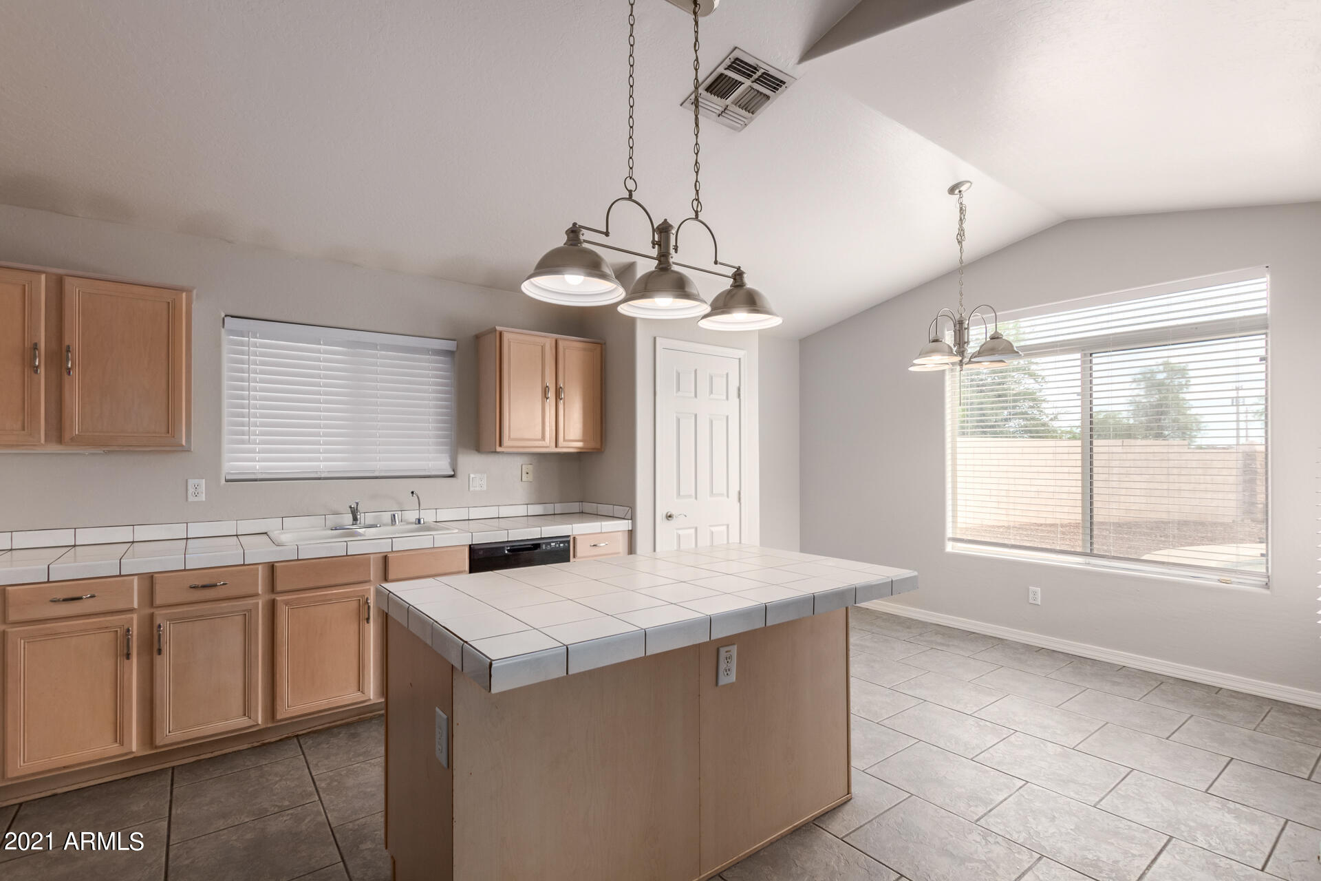 10801 West Almeria Road Avondale, AZ 85392 - Photo 8 of 29 08 - Almeria