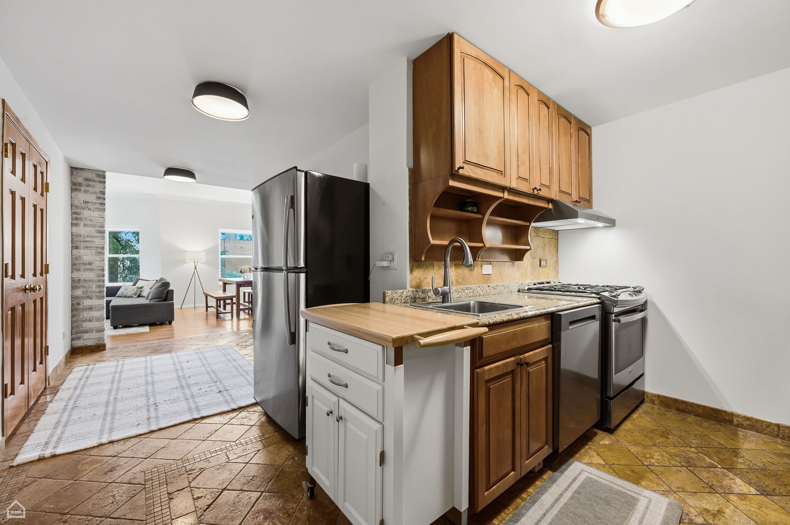 1044 West Byron Street, Unit 2E Chicago, IL 60613 - Photo 6 of 17