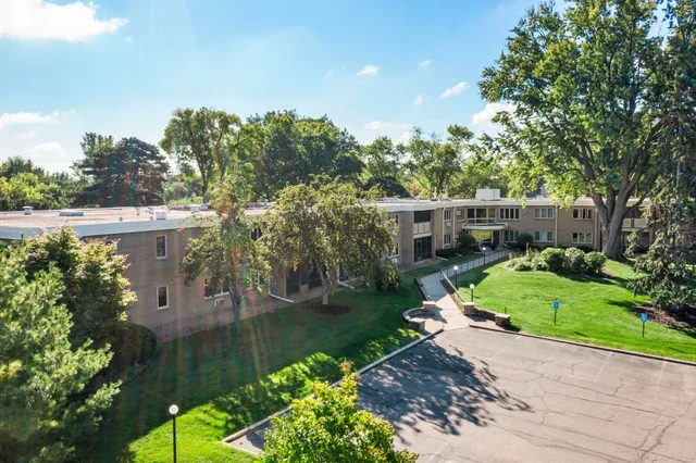 $140,000 | 4380 Brookside Court, Unit 209, Edina, MN 55436