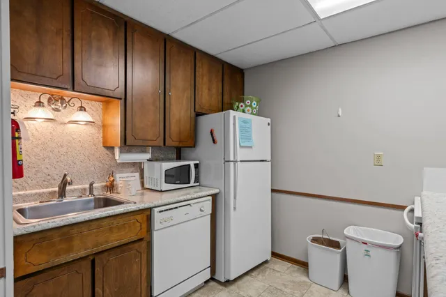 $140,000 | 4380 Brookside Court, Unit 209, Edina, MN 55436