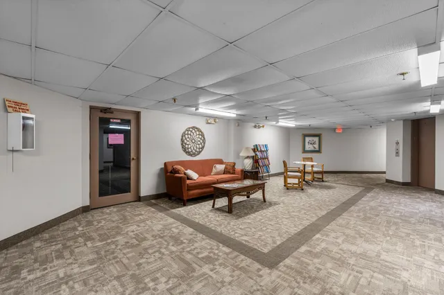 $140,000 | 4380 Brookside Court, Unit 209, Edina, MN 55436