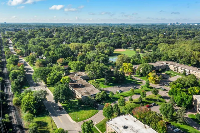 $140,000 | 4380 Brookside Court, Unit 209, Edina, MN 55436