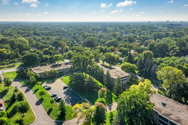 $140,000 | 4380 Brookside Court, Unit 209, Edina, MN 55436