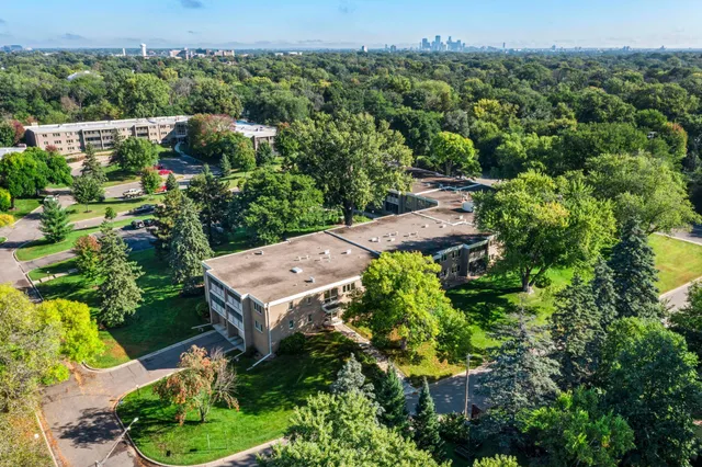 $140,000 | 4380 Brookside Court, Unit 209, Edina, MN 55436