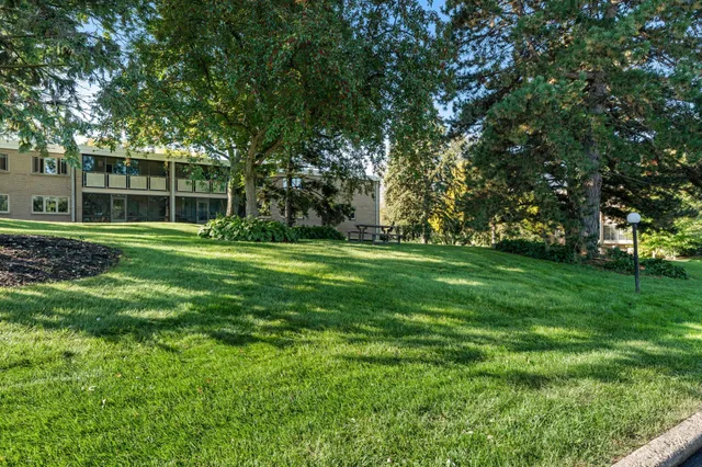 $140,000 | 4380 Brookside Court, Unit 209, Edina, MN 55436