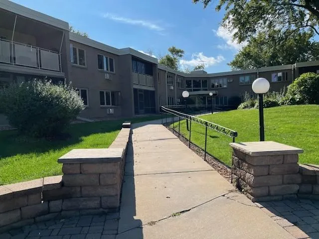 $140,000 | 4380 Brookside Court, Unit 209, Edina, MN 55436