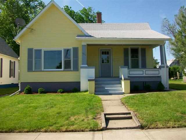 646 East Maple Street Canton, IL 61520 - Photo 1 of 14 Gallery Image 1