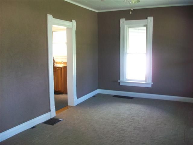 646 East Maple Street Canton, IL 61520 - Photo 5 of 14 Gallery Image 5