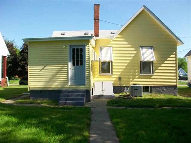 646 East Maple Street Canton, IL 61520 - Photo 9 of 14 Gallery Image 9