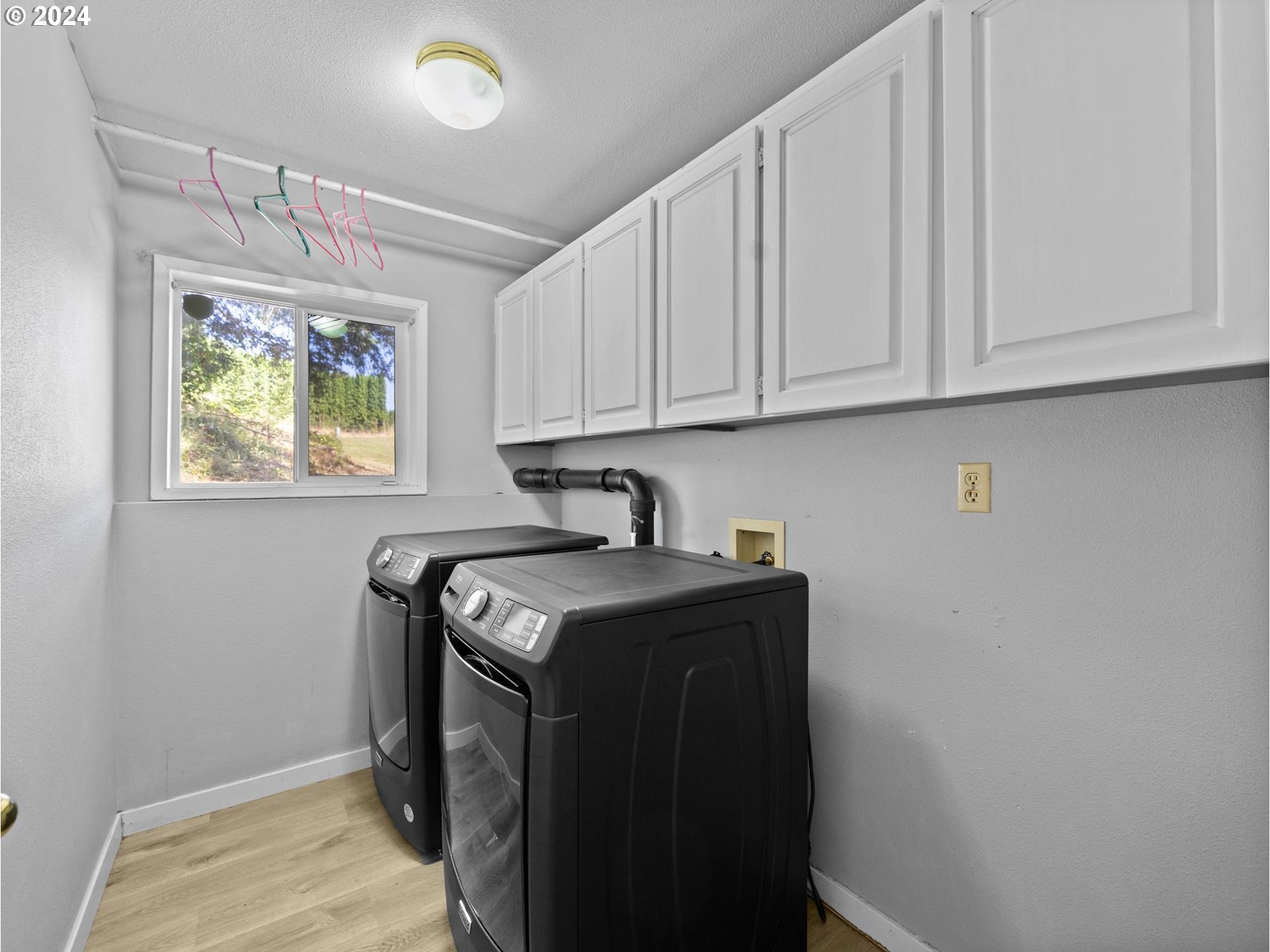 32980 Southwest Firdale Road Cornelius, OR 97113 - Photo 22 of 48 a utility room with stainless steel appliances granite countertop a sink dishwasher a stove and a refrigerator with cabinets