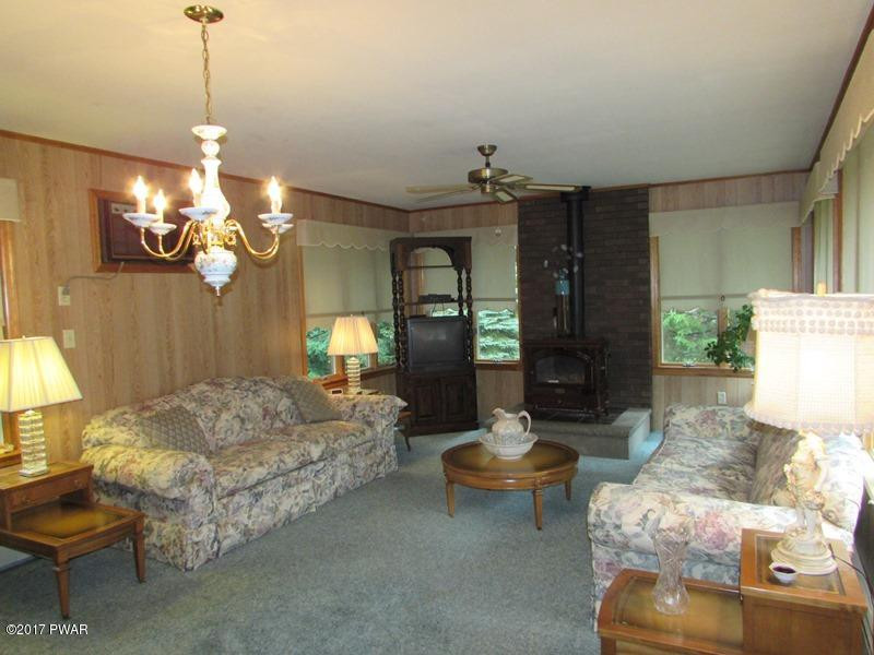 107 Rodeo Drive Hawley, PA 18428 - Photo 11 of 35 Family Room