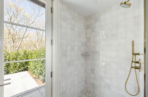 $4,995,000 | 21 Ocean Parkway, East Hampton, NY 11937
