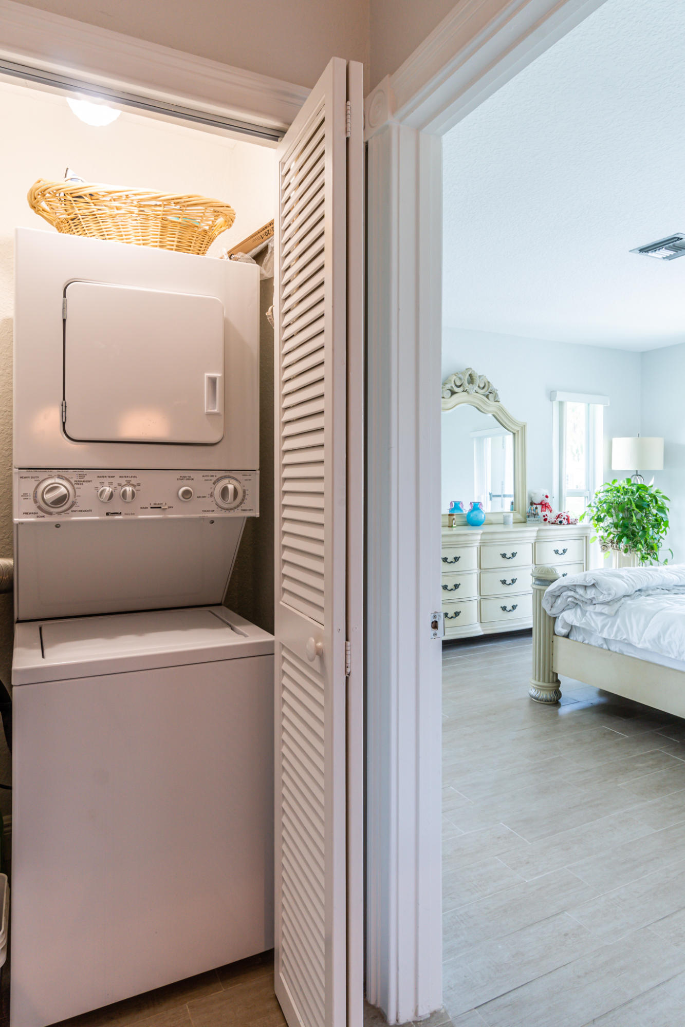 13831 Vía Flora, Unit A Delray Beach, FL 33484 - Photo 23 of 47 a view of washer and dryer