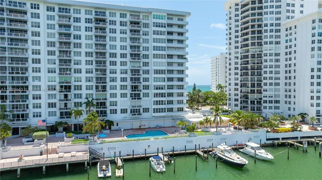 $435,000 | 5700 Collins Avenue, Unit 10D, Miami Beach, FL 33140