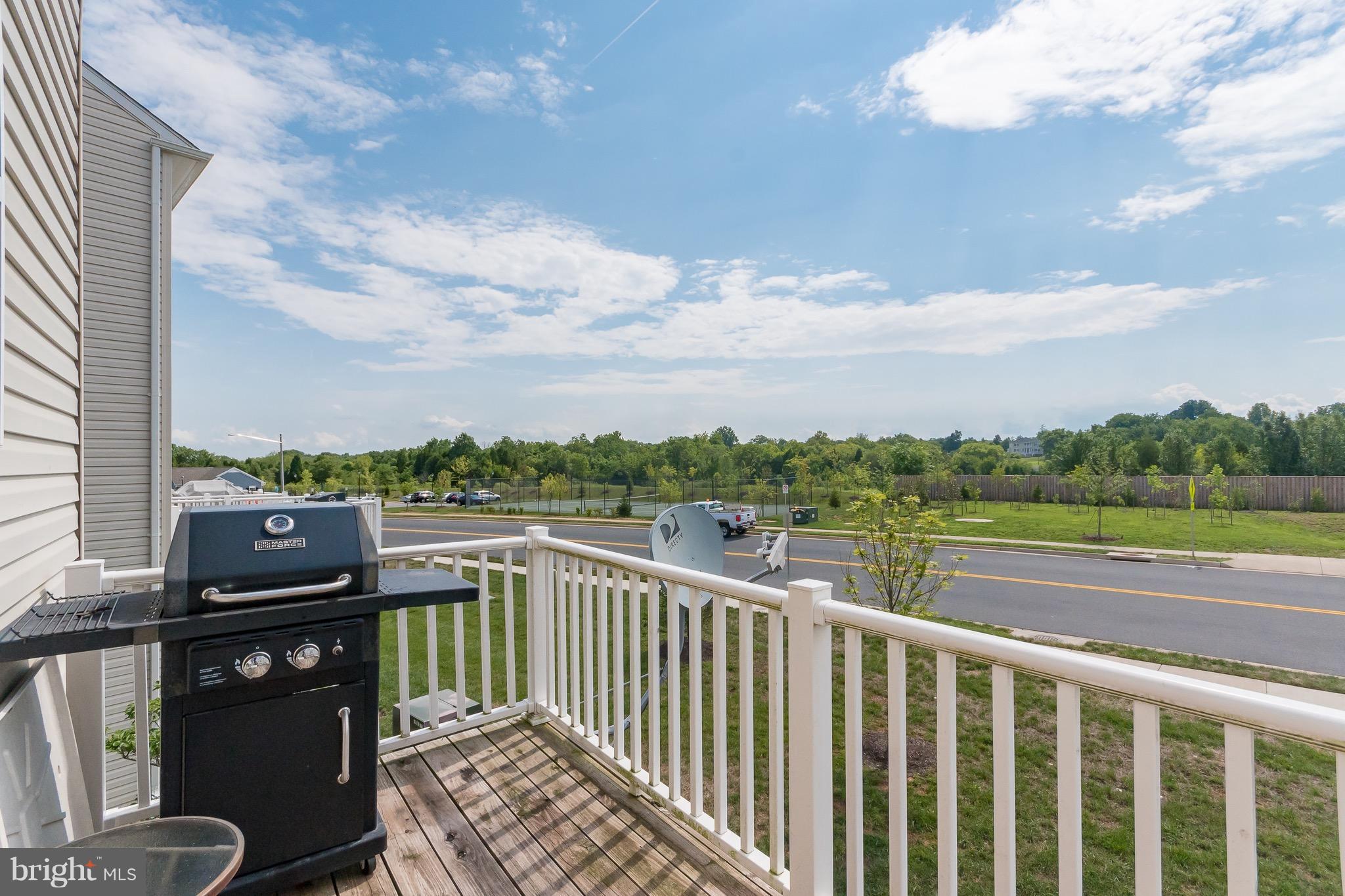 8339 Scotland Loop Manassas, VA 20109 - Photo 11 of 23 Deck off Kitchen