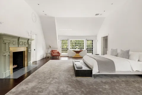 $9,500,000 | 176 2 Holes Water Road, East Hampton, NY 11937