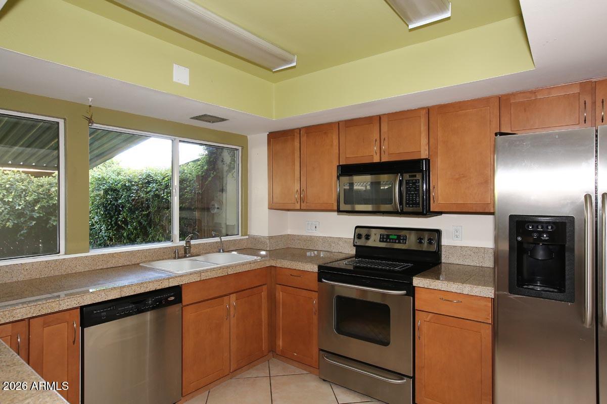5114 North Granite Reef Road Scottsdale, AZ 85250 - Photo 3 of 29 Kitchen-Range