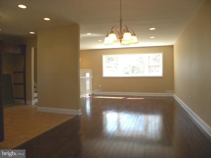 201 Winding Way Road Stratford, NJ 08084 - Photo 3 of 24 Living Room