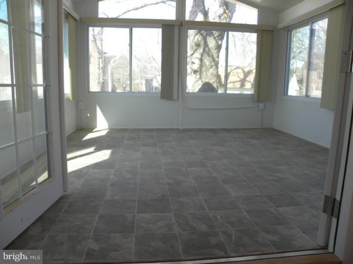 201 Winding Way Road Stratford, NJ 08084 - Photo 7 of 24 Sun Room