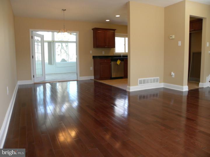 201 Winding Way Road Stratford, NJ 08084 - Photo 8 of 24 Living Room