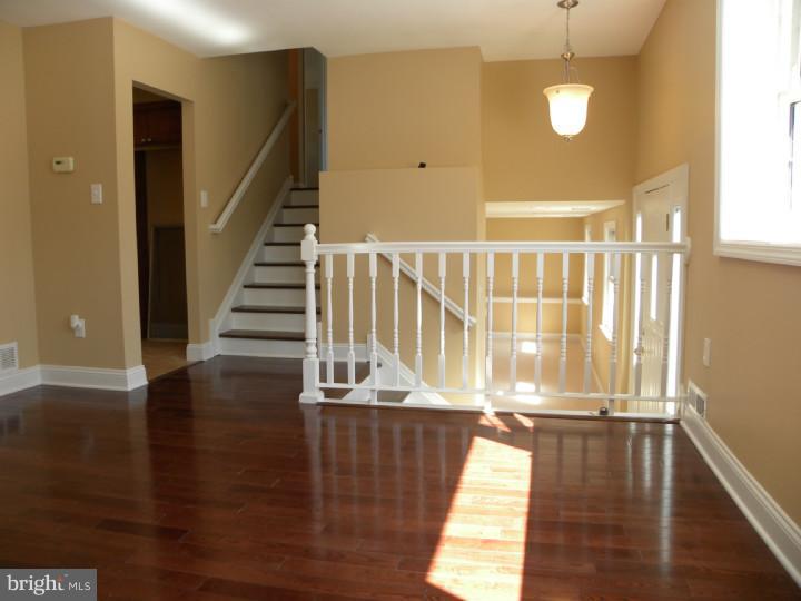 201 Winding Way Road Stratford, NJ 08084 - Photo 9 of 24 Living Room