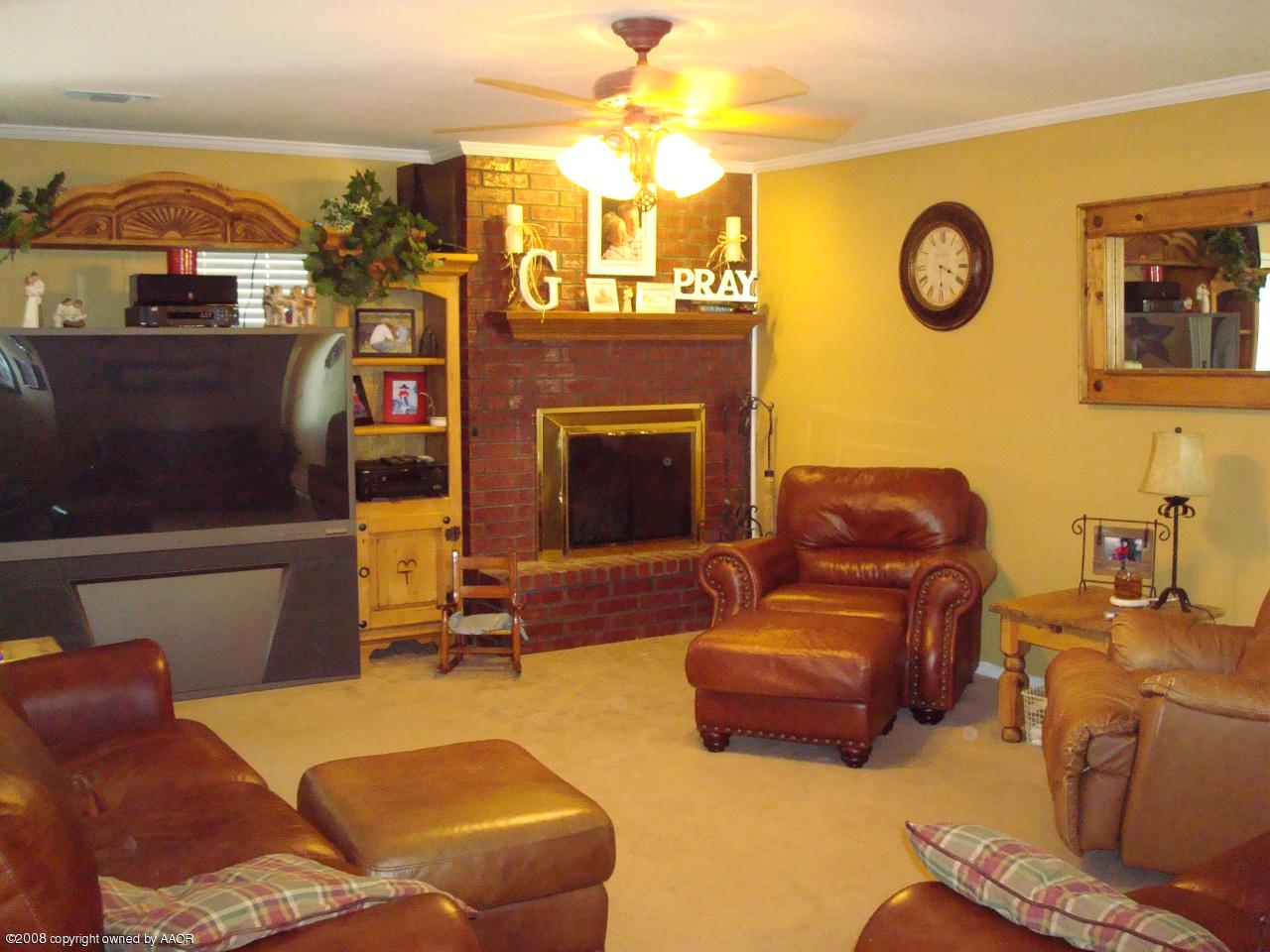 15750 Cavin Road Amarillo, TX 79119 - Photo 5 of 17 Living Room