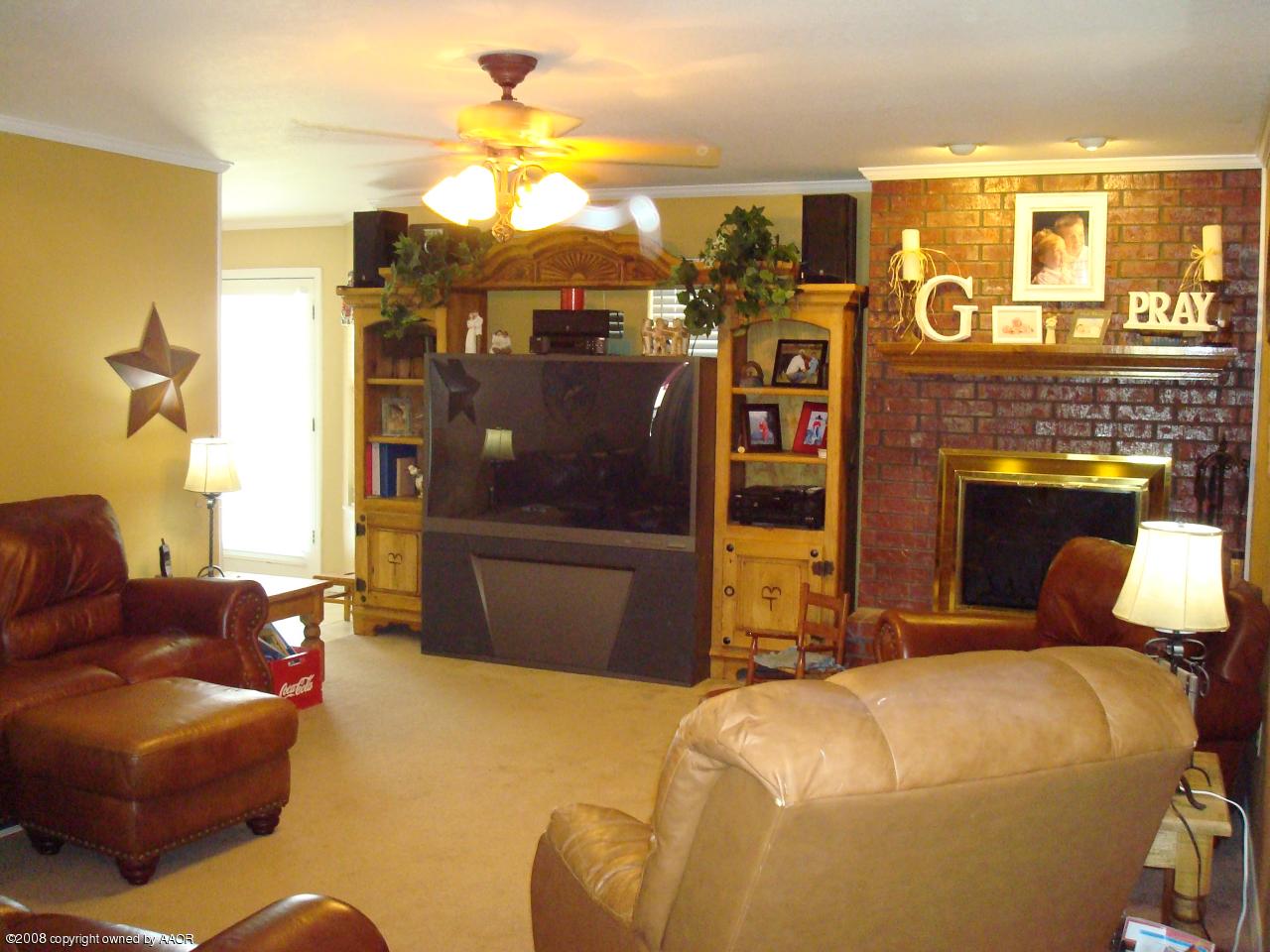 15750 Cavin Road Amarillo, TX 79119 - Photo 6 of 17 Living Room