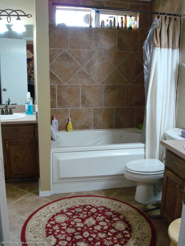 15750 Cavin Road Amarillo, TX 79119 - Photo 9 of 17 Master Bath